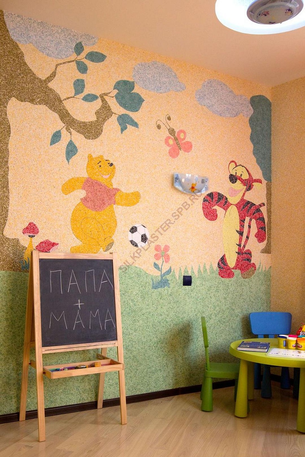 Нанесение жидких обоев