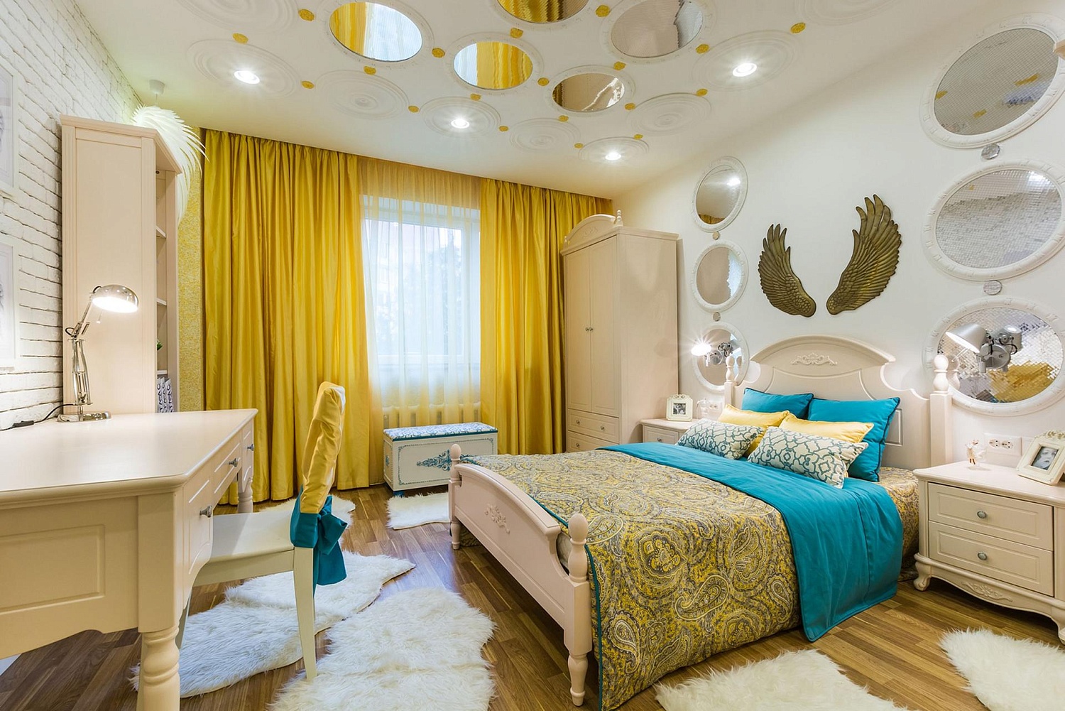 Нанесение жидких обоев